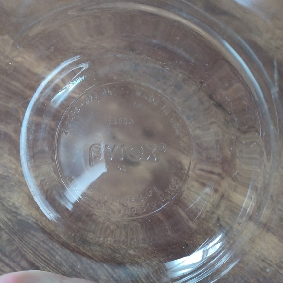 Pyrex clear 2 cup glass container